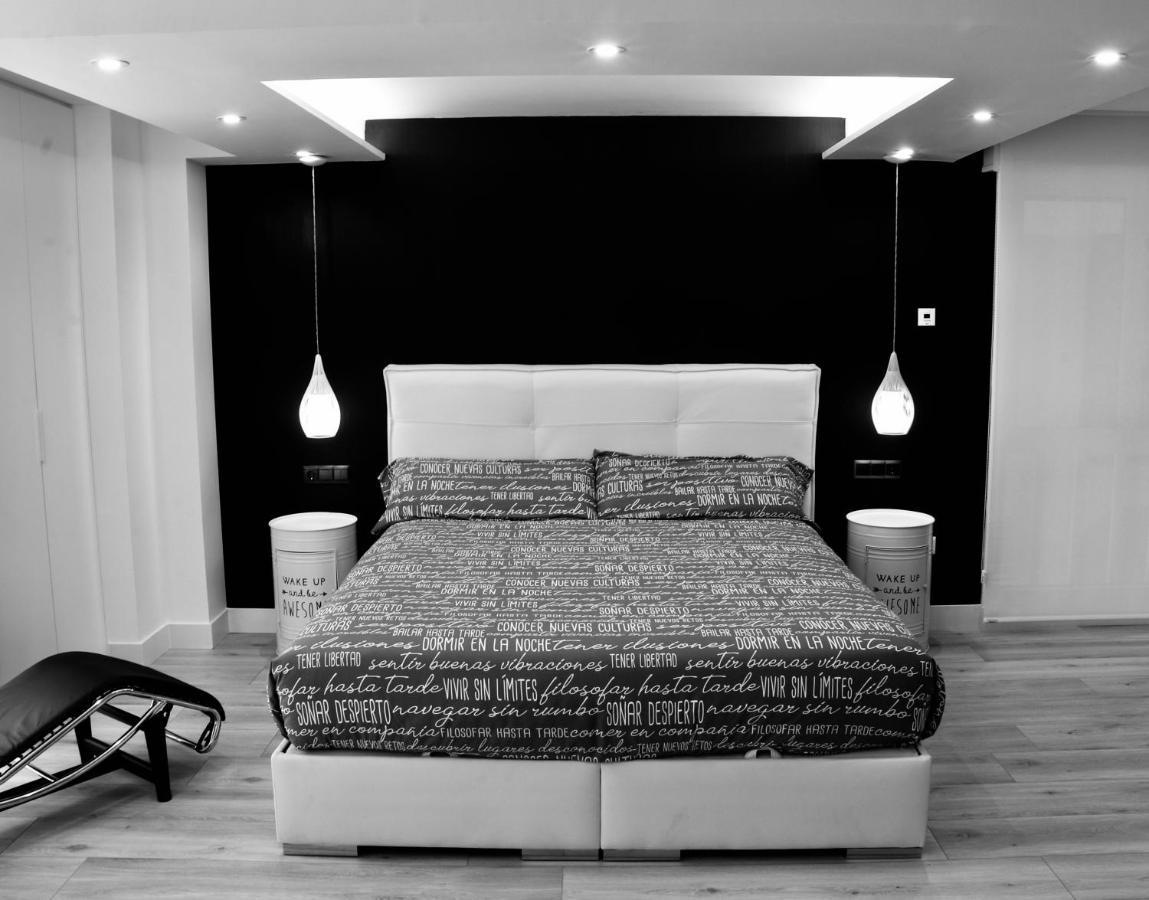 Black And White Suitte "Plaza" Noja Exteriér fotografie