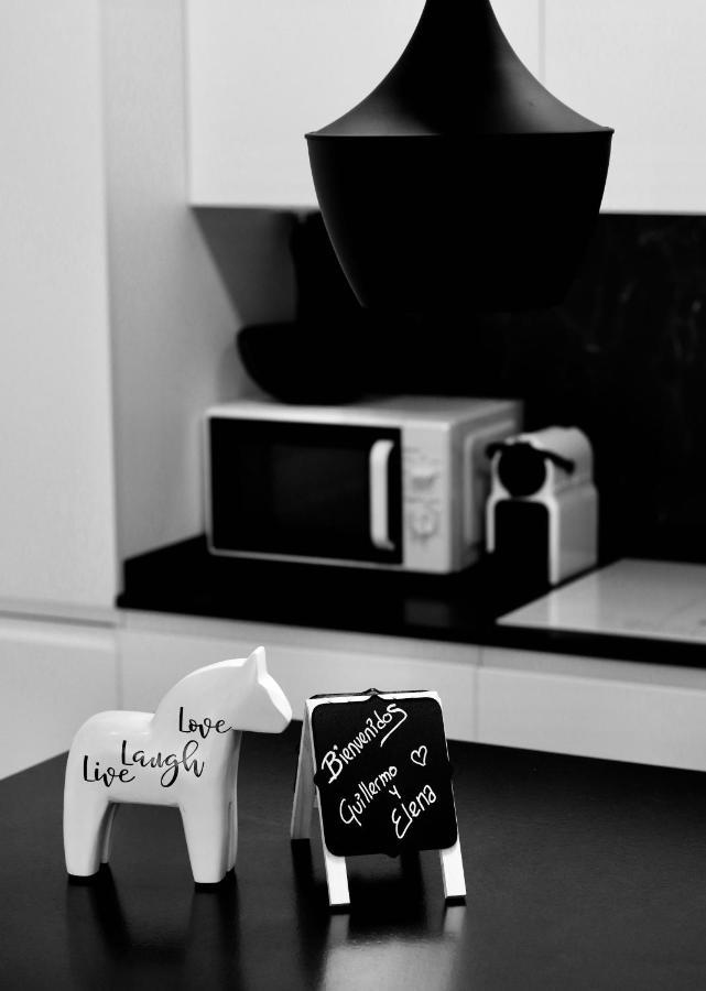 Black And White Suitte "Plaza" Noja Exteriér fotografie